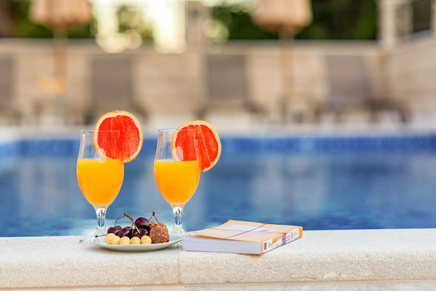 SWIMMING POOL & OUTSIDE