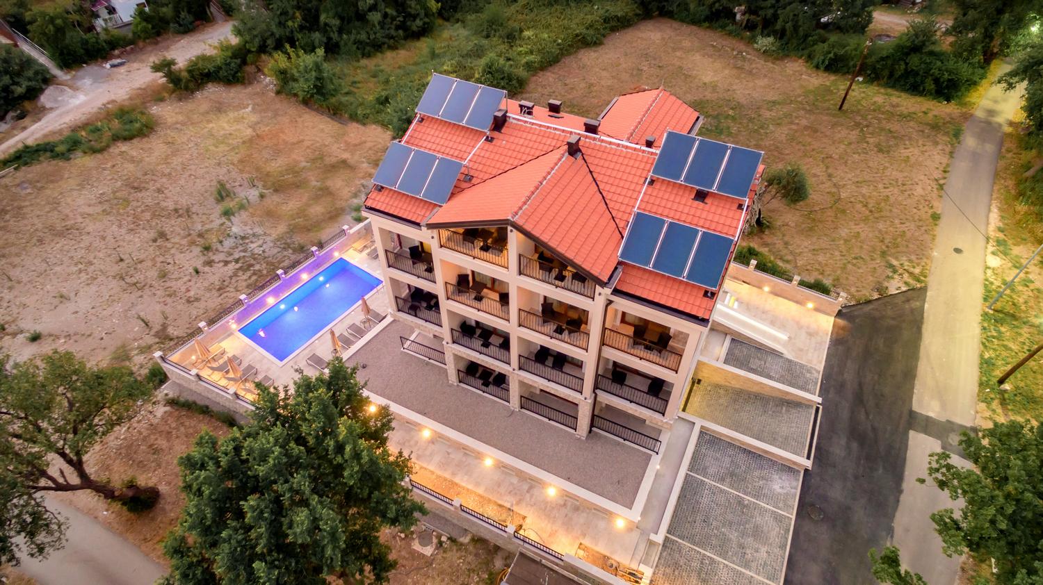 SWIMMING POOL & OUTSIDE