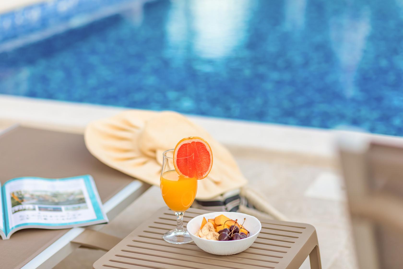 SWIMMING POOL & OUTSIDE